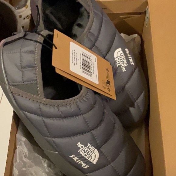 The North Face X Skims Gunmetal Thermoball Traction Mulls Size 10 - Picture 7 of 7